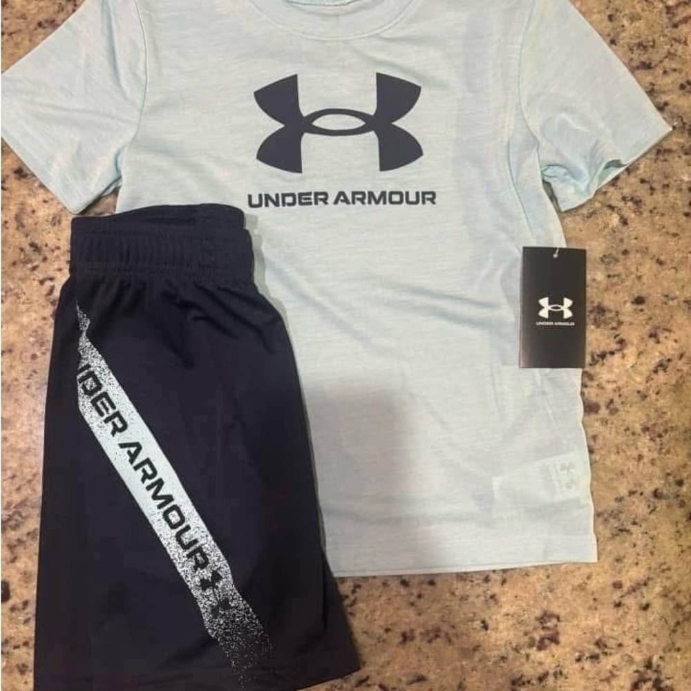 Bundle of 2 boys under Armour set nwt size 4t